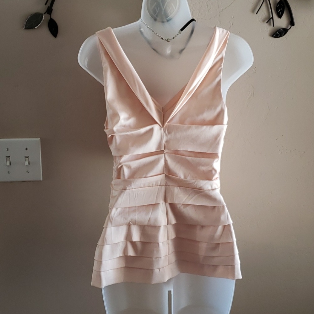 Express sleevless top - Picture 2 of 8